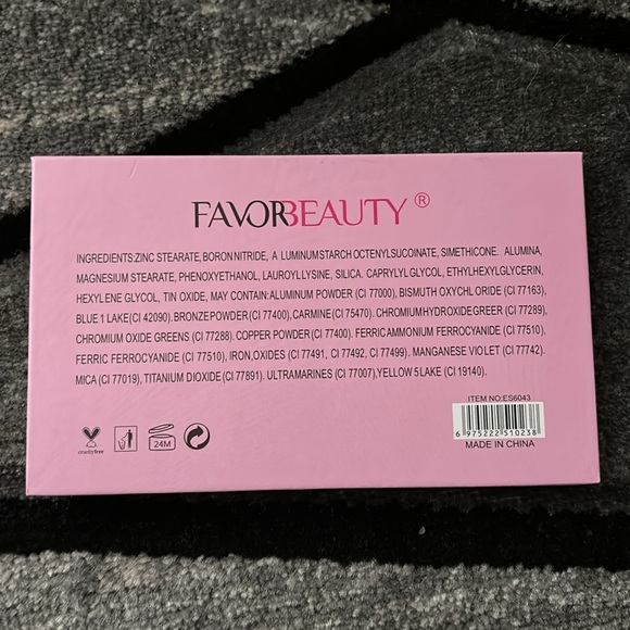 Favor Beauty eyeshadow palette - Picture 3 of 3